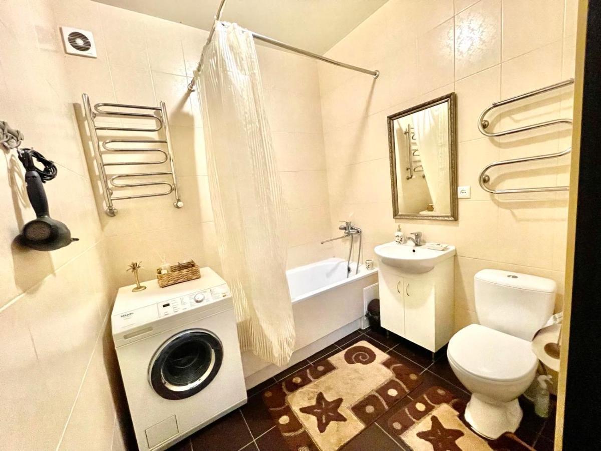 V&O Whitechocolateapt 800 M To Opera 利沃夫 外观 照片